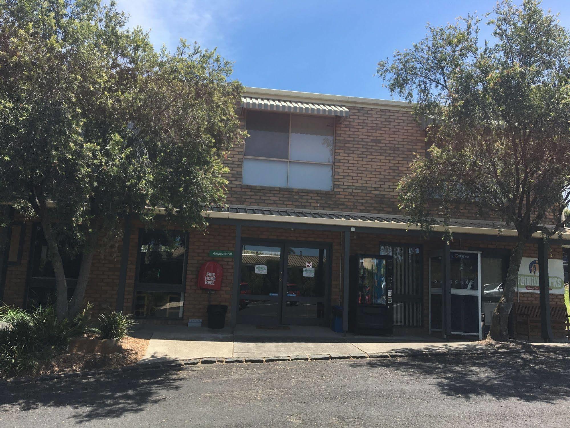Airport Tourist Village Melburne Exterior foto