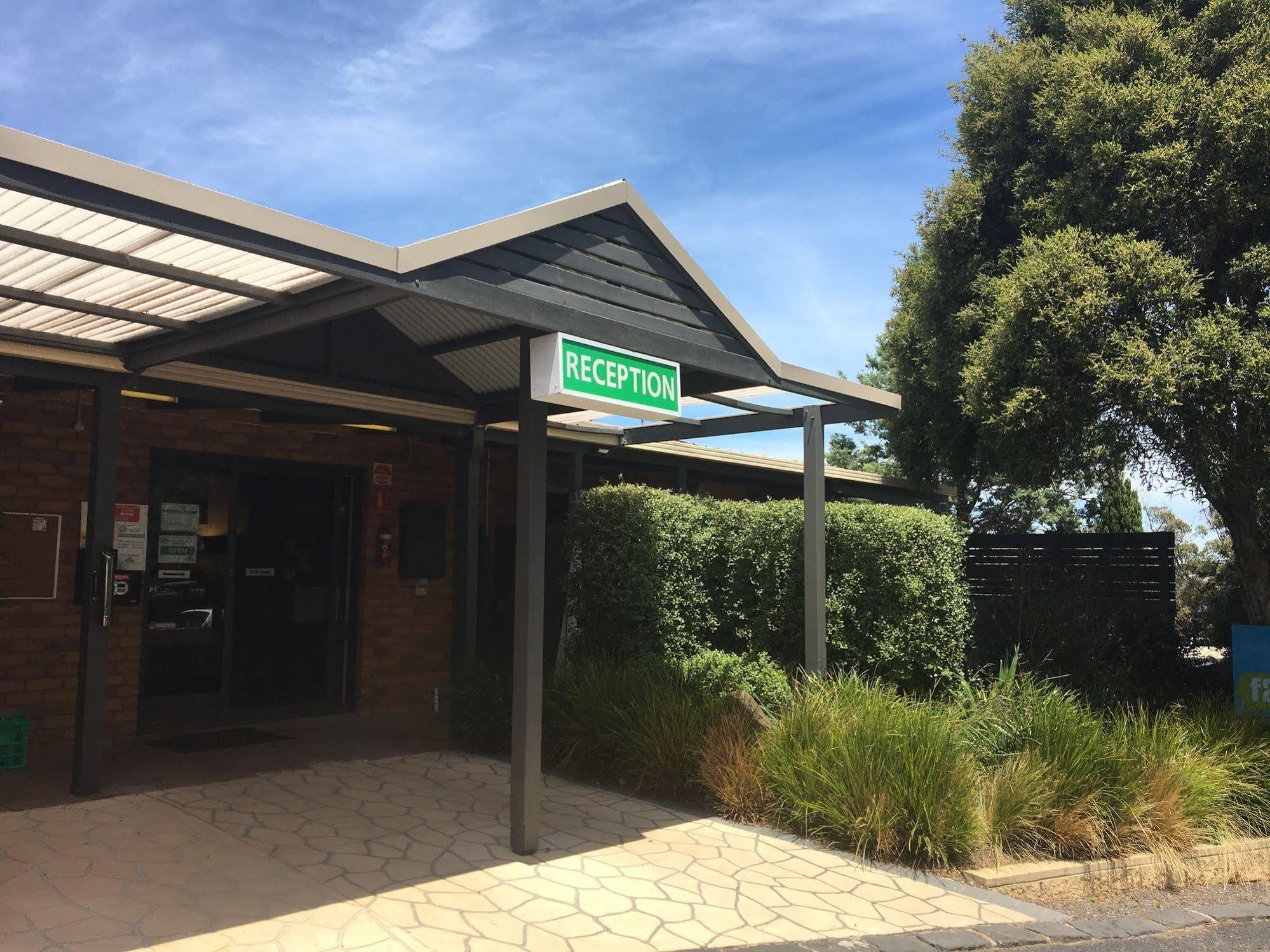 Airport Tourist Village Melburne Exterior foto