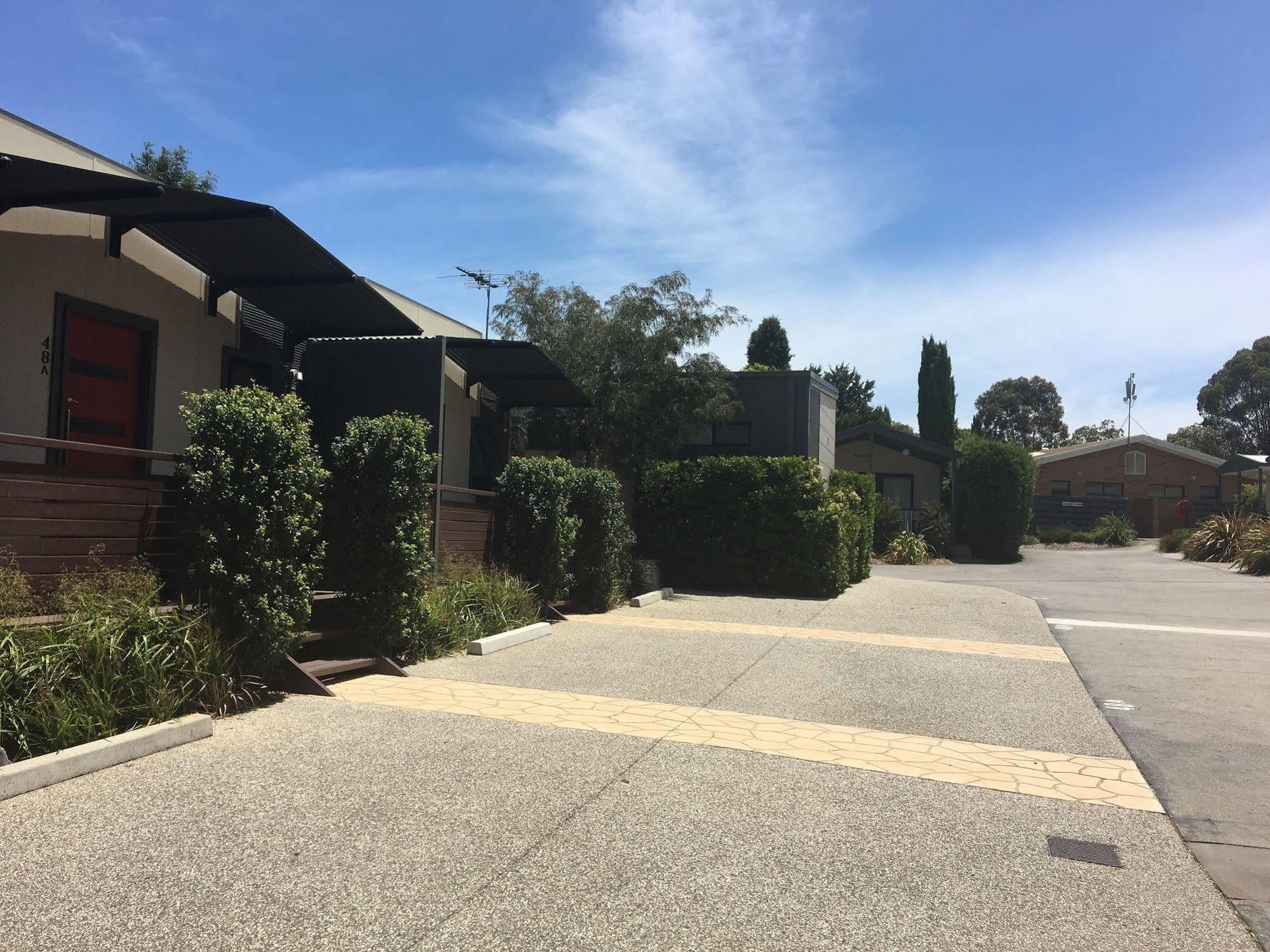 Airport Tourist Village Melburne Exterior foto